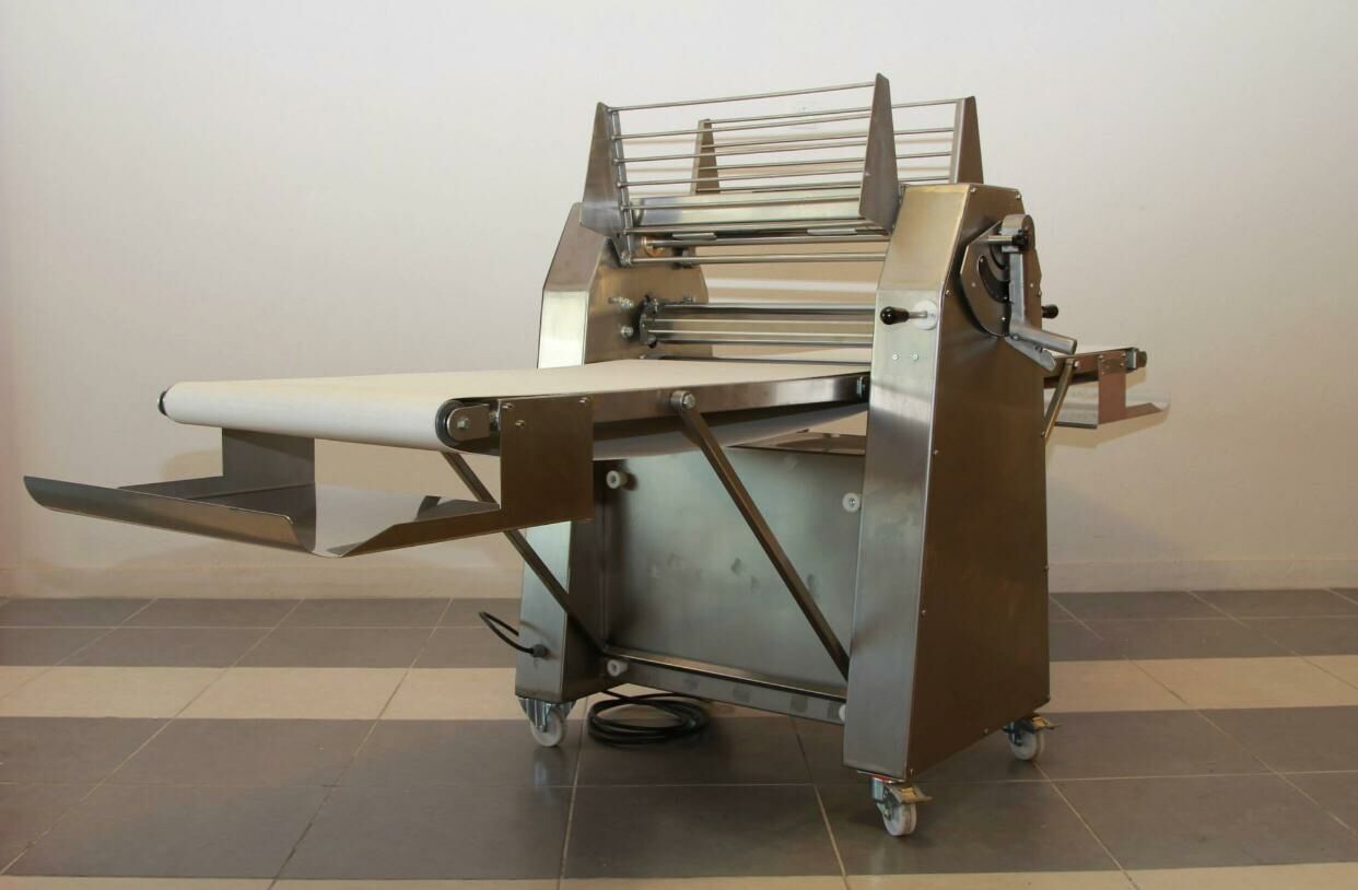 Kanatlı Hamur Açma Makinesi